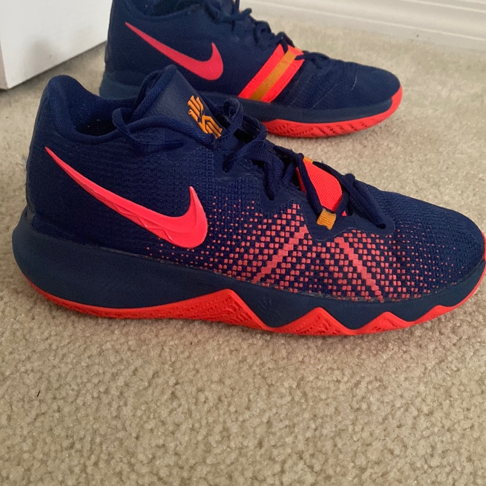 Girls basketball shoes